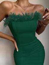 Robe moulante bustier à plumes Lessie